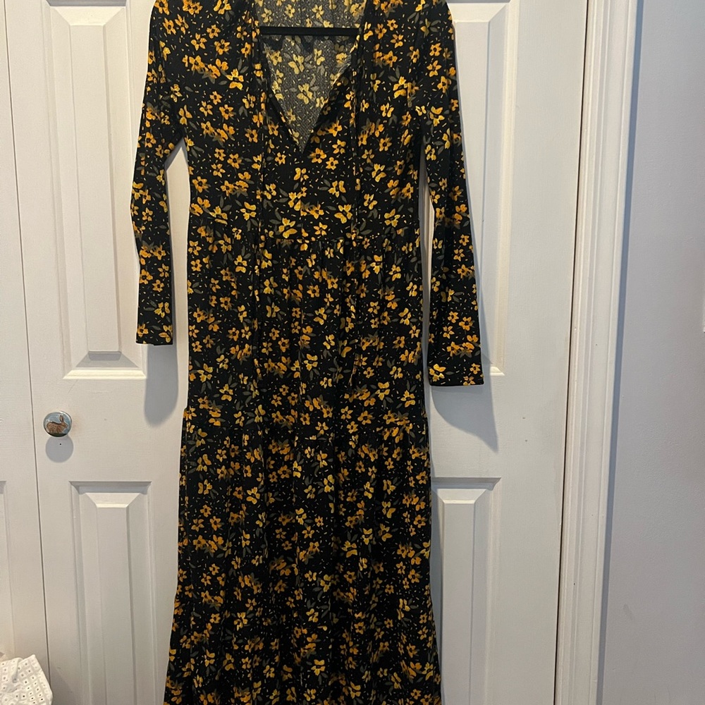 Free people yellow floral maxi dress, worn twice, size small.